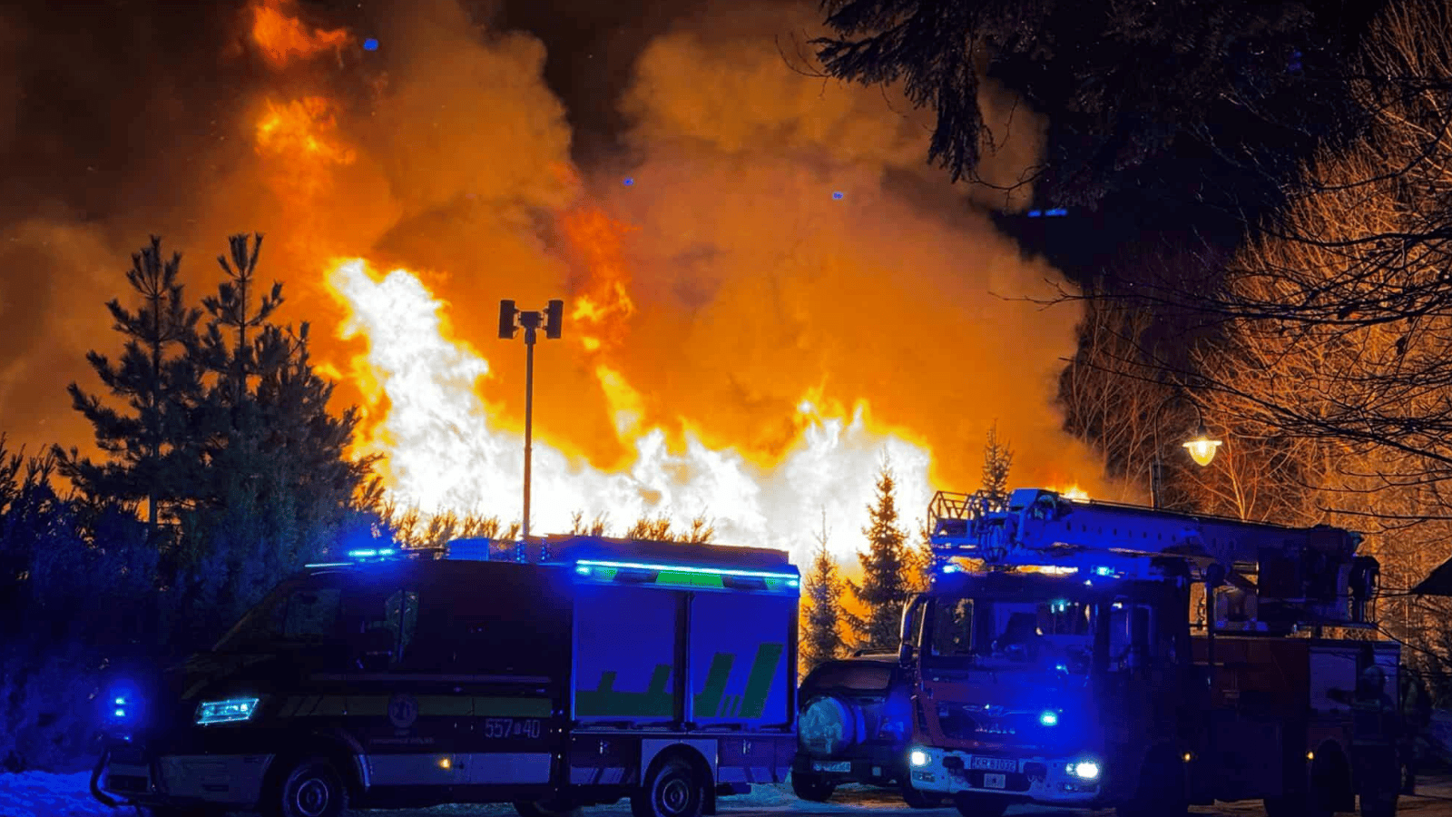 Bawili się na weselu. Nagle wybuchł pożar. Ranni, ewakuacja. W końcu poznali powód