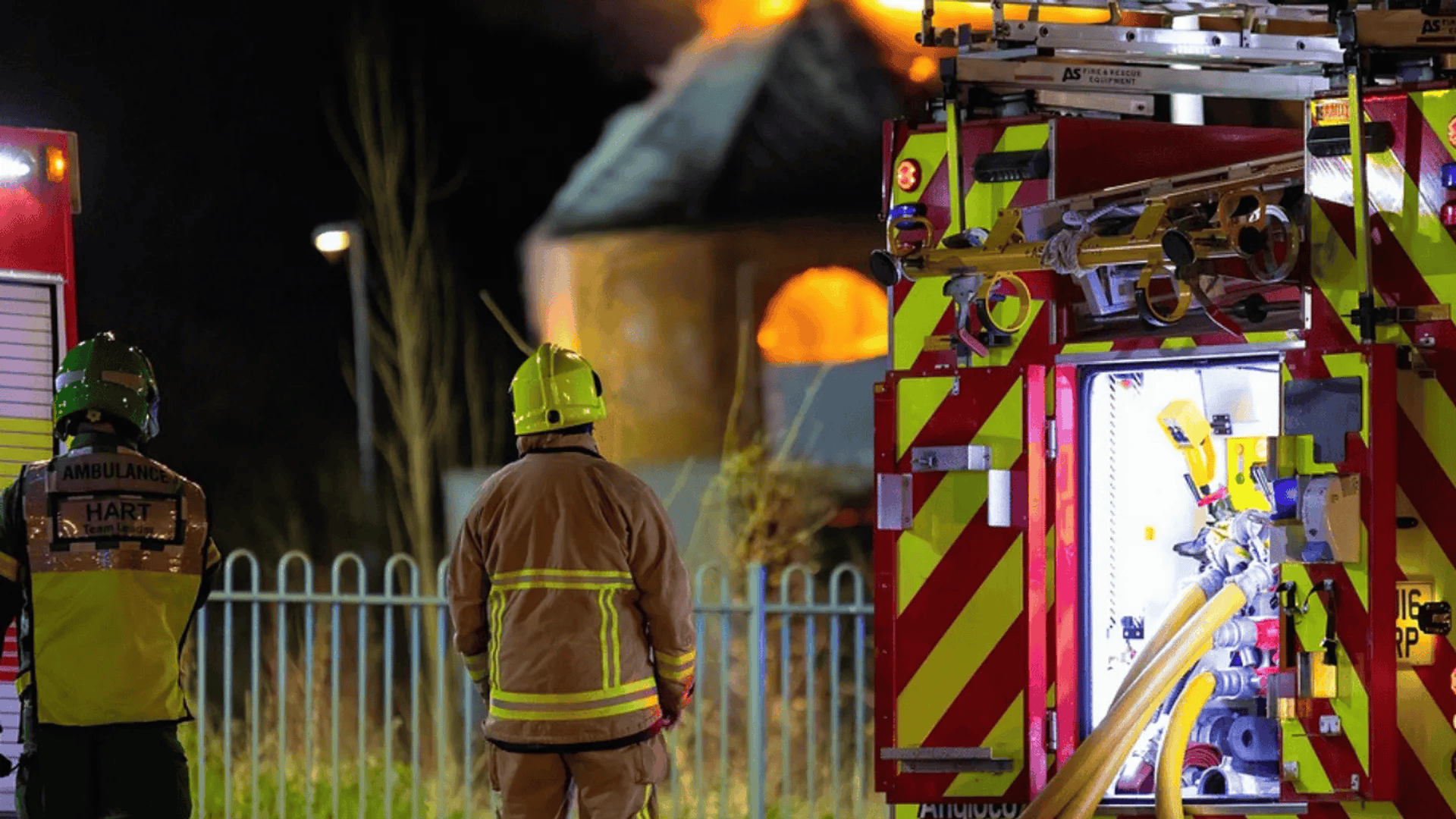 Potężny pożar w polskiej miejscowości. Nie żyje jedna osoba, 13 zastępów strażaków w akcji