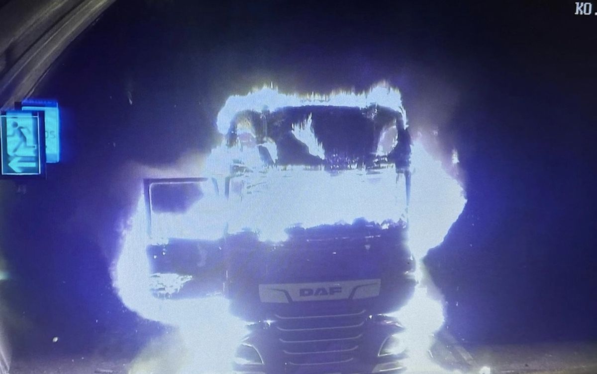 pożar, ciężarówka, zdjęcie, tunel