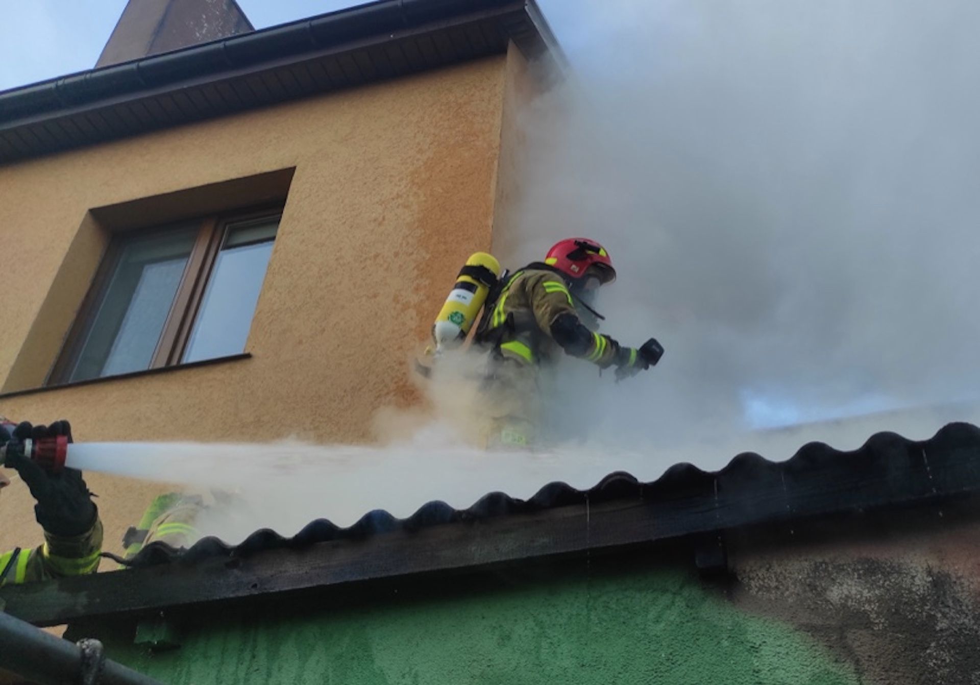 Ciało jednej osoby znaleźli strażacy gaszący pożar domu jednorodzinnego w Strzałkowie