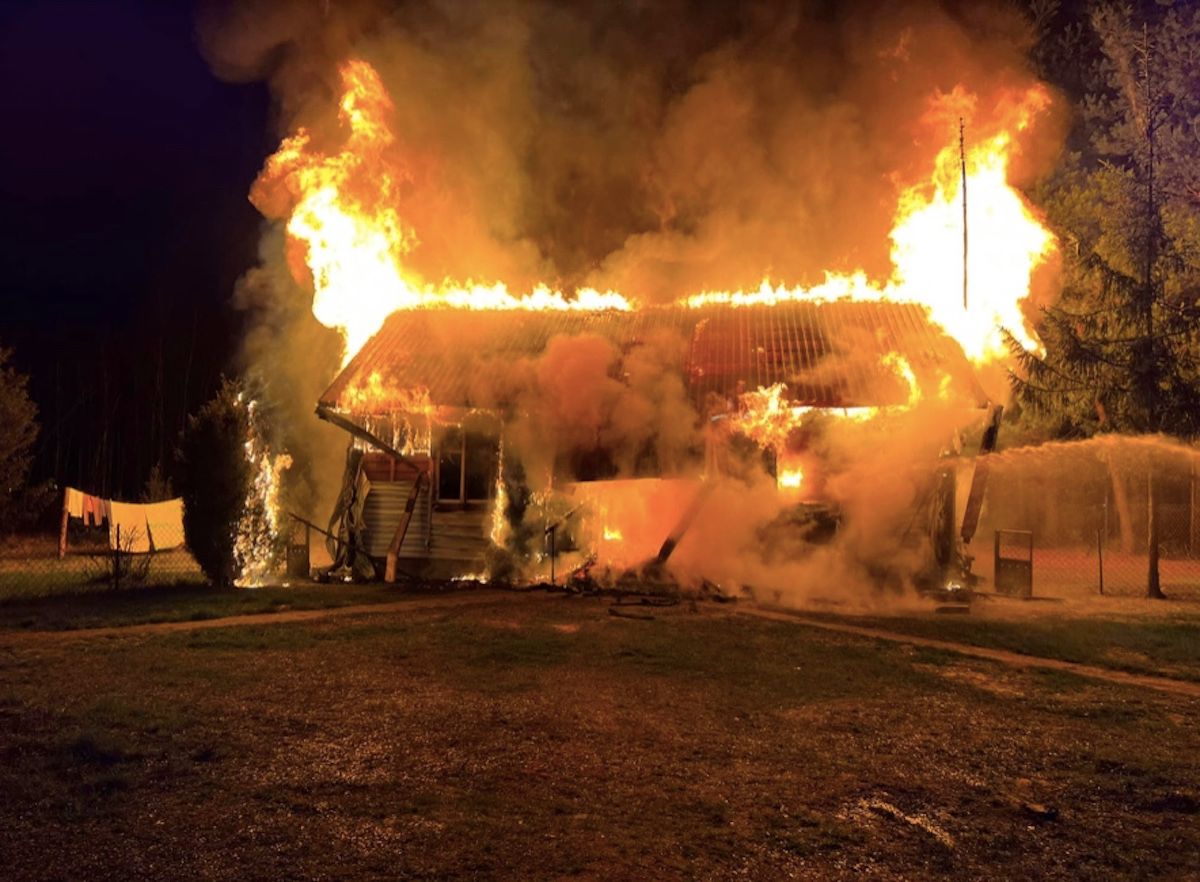 pożar dom płomienie straż