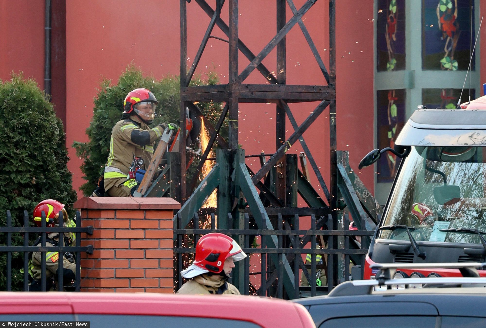 W Warszawie spłonął legendarny krzyż. Policja podała możliwą przyczynę