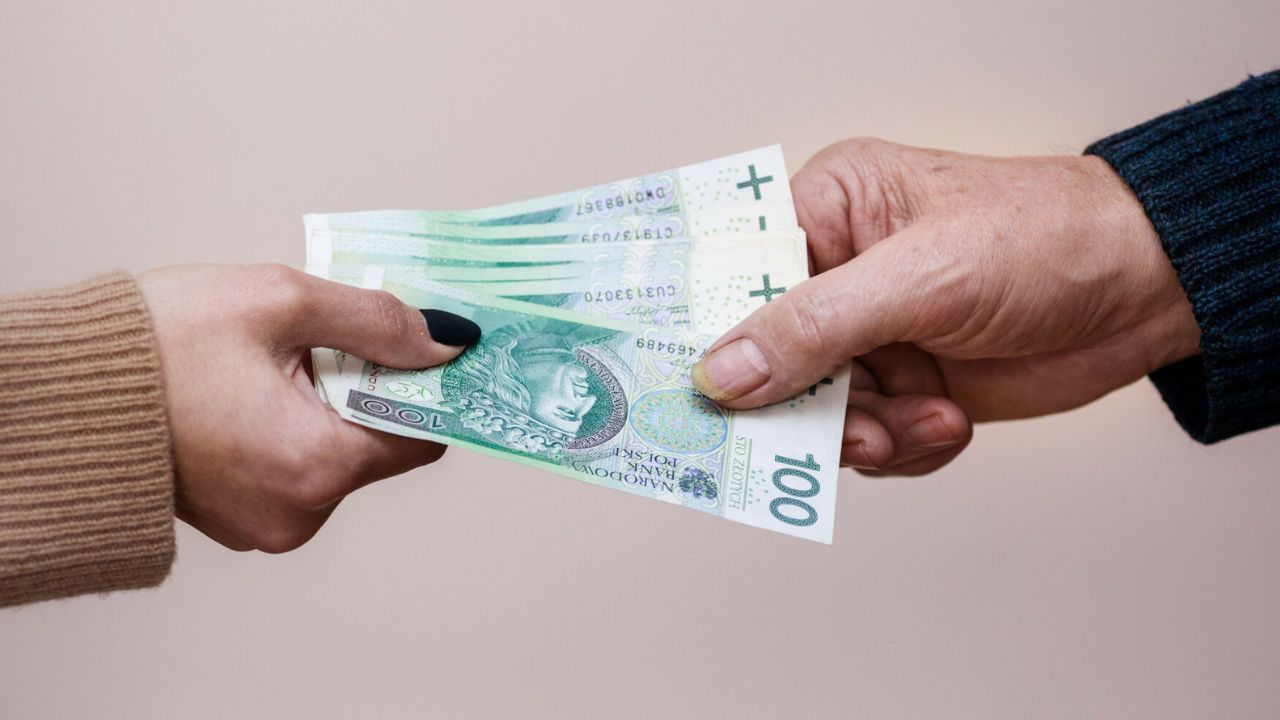 pożyczanie pieniędzy