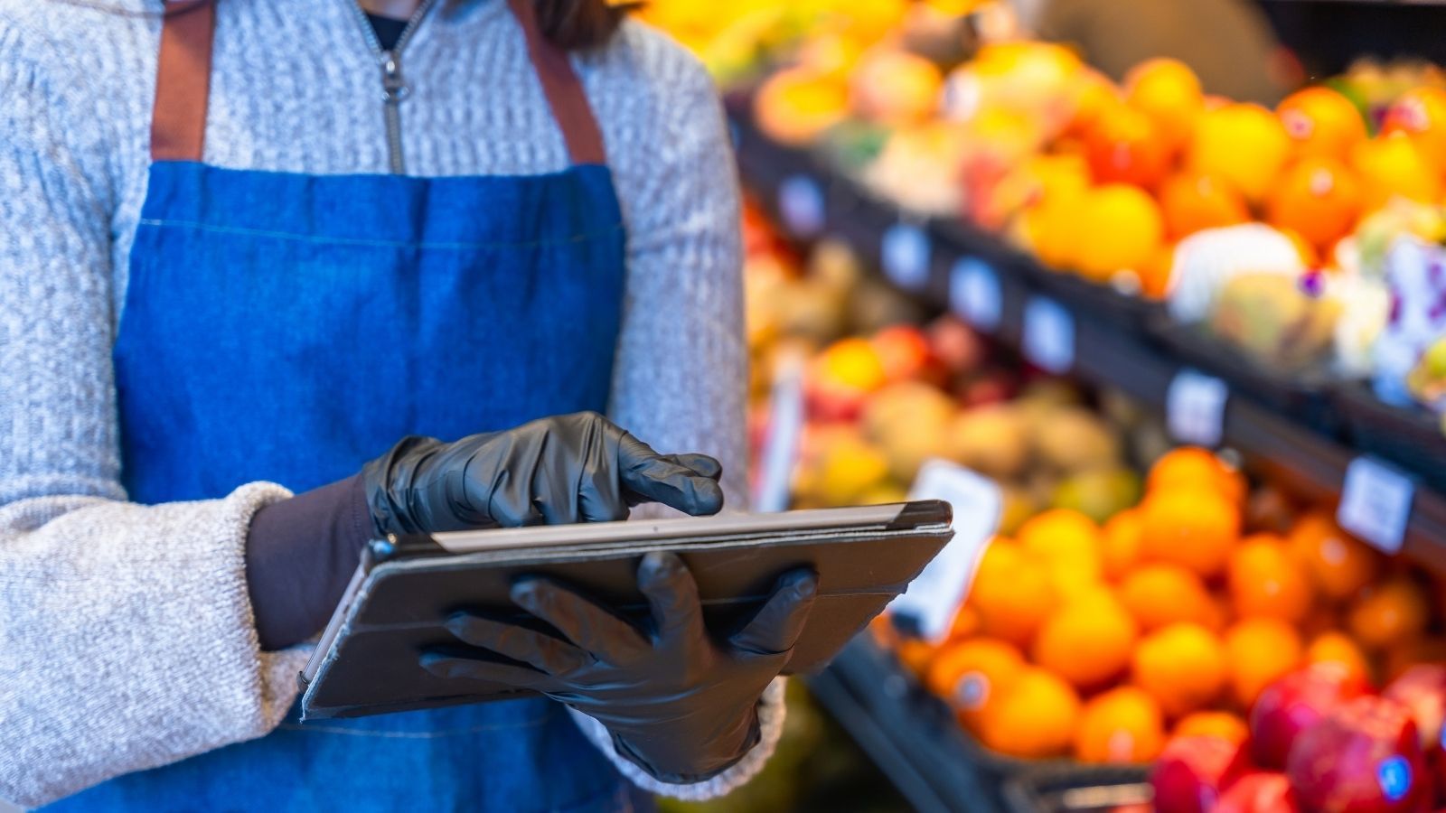 Dyskonty pilnie szukają magazynierów. Takie pensje "na start" oferuje Biedronka, Lidl, Dino i Aldi
