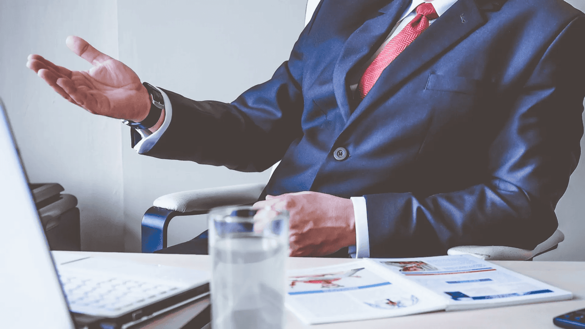 Spóźniona pensja może kosztować pracodawcę znacznie więcej. Każdy pracownik powinien to wiedzieć