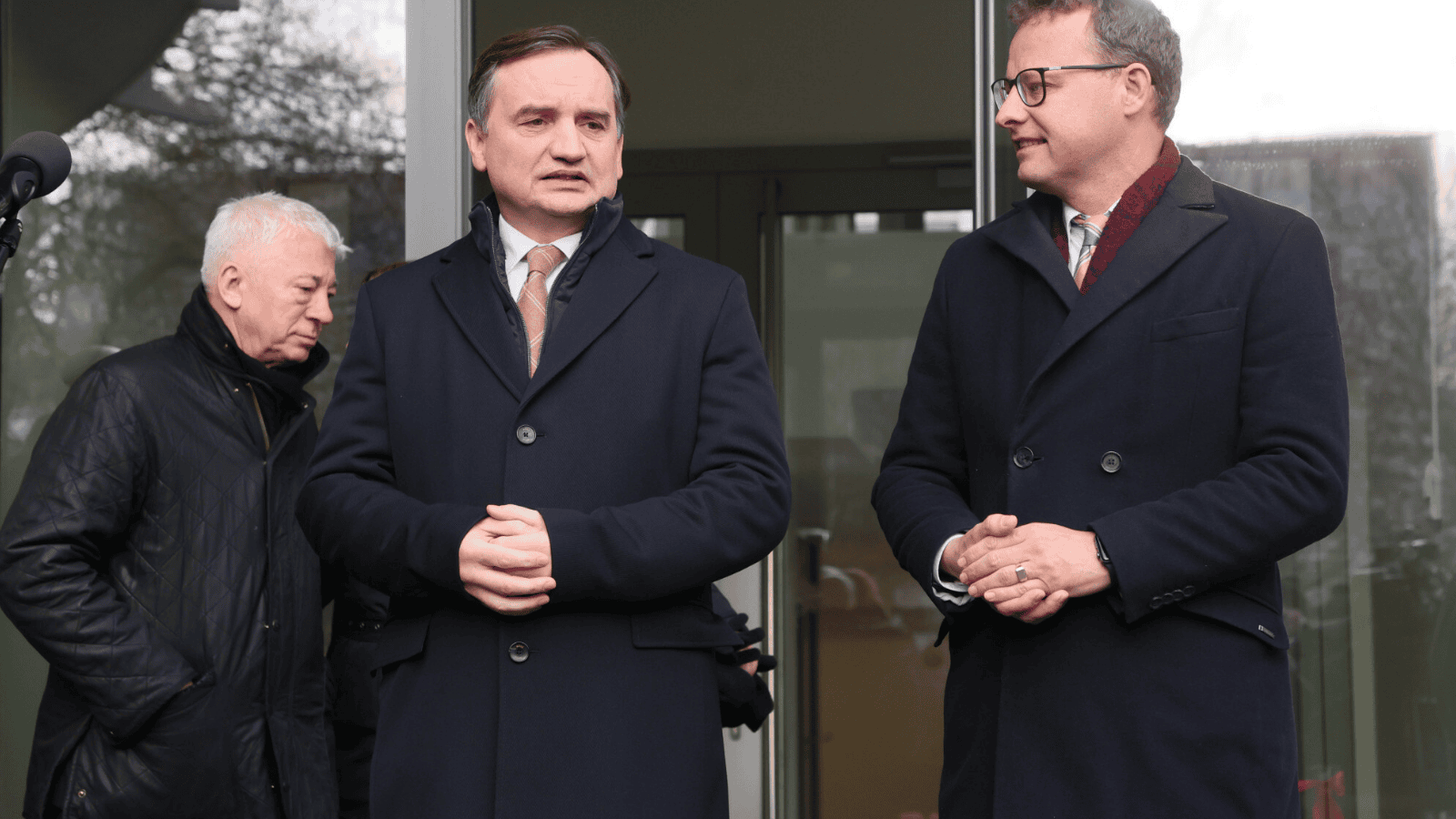 Wpadka Ziobry i Romanowskiego? Internauci bezlitośni. To jedno zdjęcie zdradza, gdzie przebywają