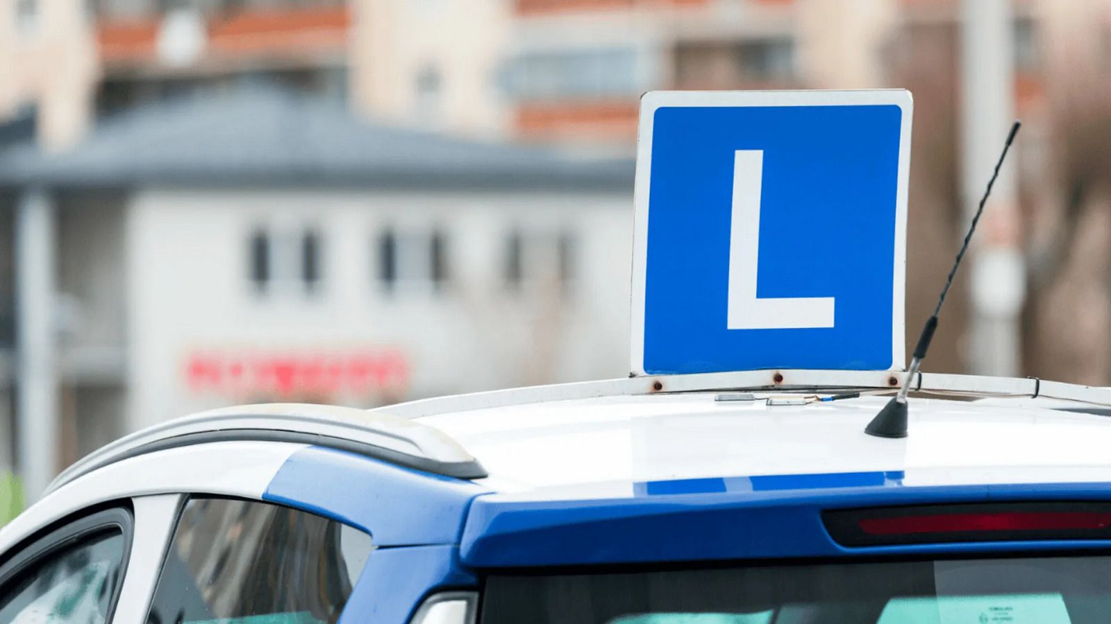 Od 1 lutego egzaminy na prawo jazdy podrożeją. Wielu przyszłych kierowców sięgnie głębiej do portfeli