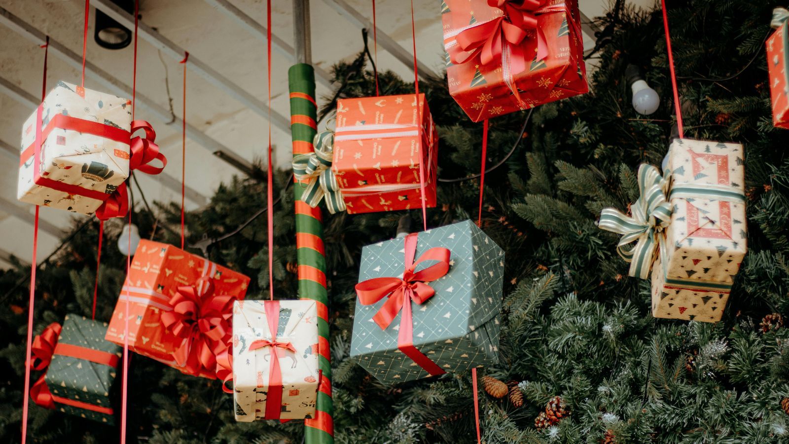 Fiskus przygląda się prezentom świątecznym. Uważaj na limit, bo trzeba będzie zapłacić podatek