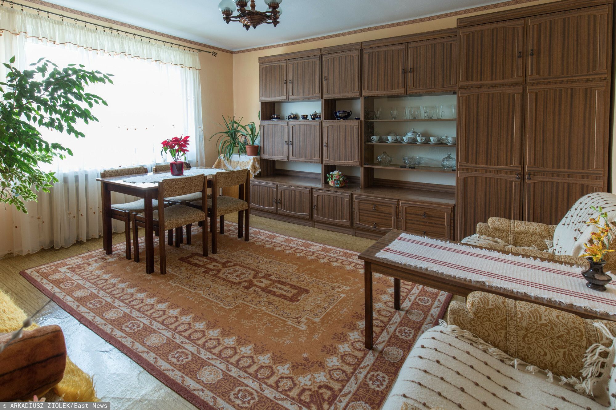 Ten mebel w PRL-u był w niemal każdym domu. Dziś jest wart krocie, kolekcjonerzy go poszukują