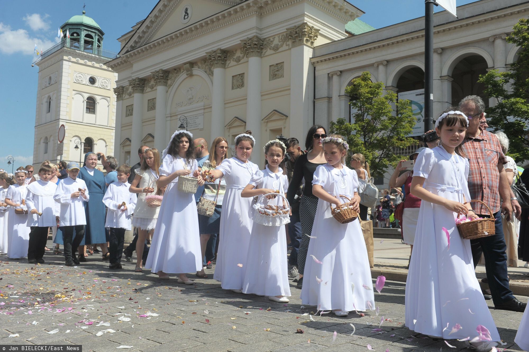 Cztery dni wolnego za jeden dzień urlopu. Ten "trik" pozwoli ci dłużej wypocząć w czerwcu