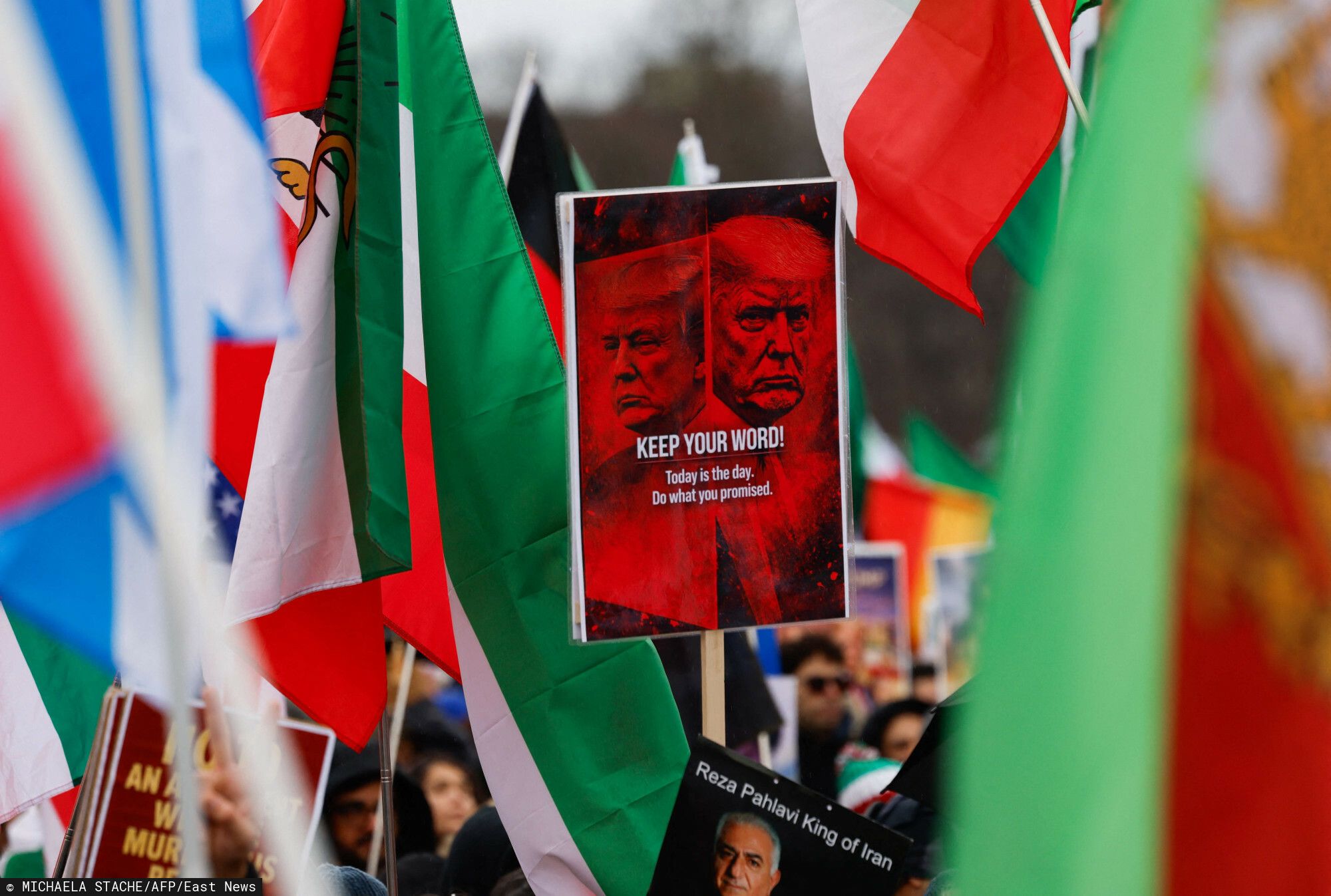 Tusk z pilnym apelem do Polaków. Wojna wisi w powietrzu. "Opuśćcie natychmiast ten kraj"