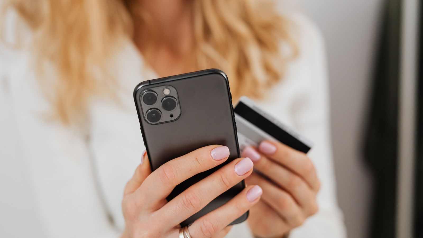 Czy przelew do męża lub żony to darowizna? Fiskus mówi, kiedy nie ma podatku