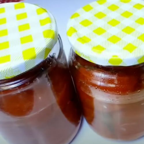 Natnij, nafaszeruj i odstaw na zimę. Ten przepis na pomidory jest genialny