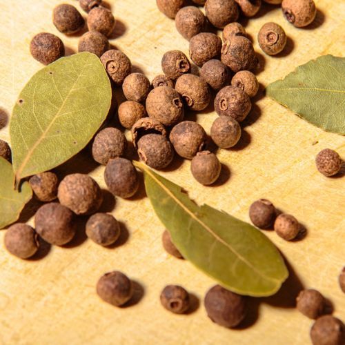 Wkładam cukinię do słoików i wlewam tę zalewę. Smakuje jak borowiki 