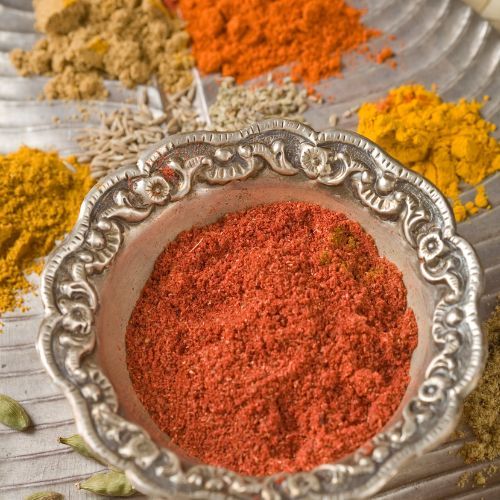 Wymieszaj z jogurtem i posmaruj mięso. Kurczak z grilla będzie soczysty, jak nigdy