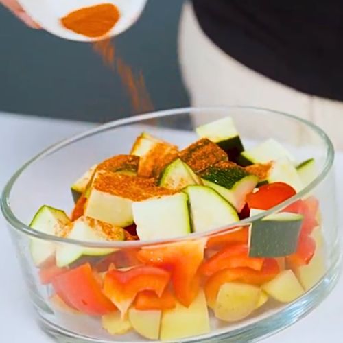 To mój ulubiony przepis na udka z kurczaka. Mięso jest soczyste, a skórka cudownie chrupiąca