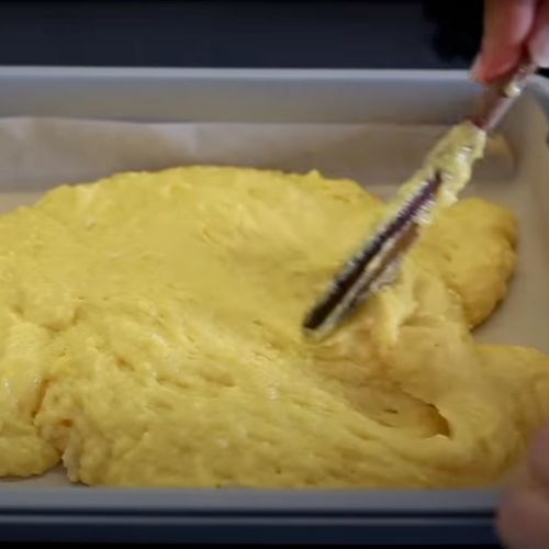 To ciasto z rabarbarem jest hitem w moim domu. Robię je co roku o tej porze