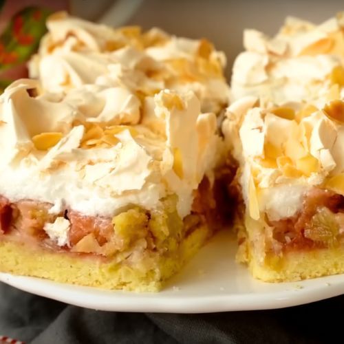 Rabarbarowa chmurka jest moim faworytem. Wiosną mogłabym jeść codziennie