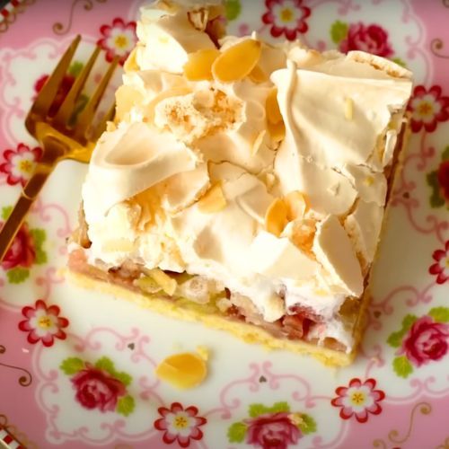 Rabarbarowa chmurka jest moim faworytem. Wiosną mogłabym jeść codziennie