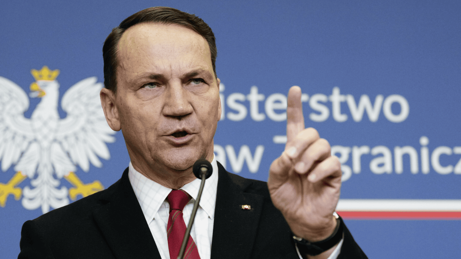 Sikorski ma dość. Mija 10 dni od ataku na Iran, a tylu Polaków udało się na Bliski Wschód. Liczby porażają