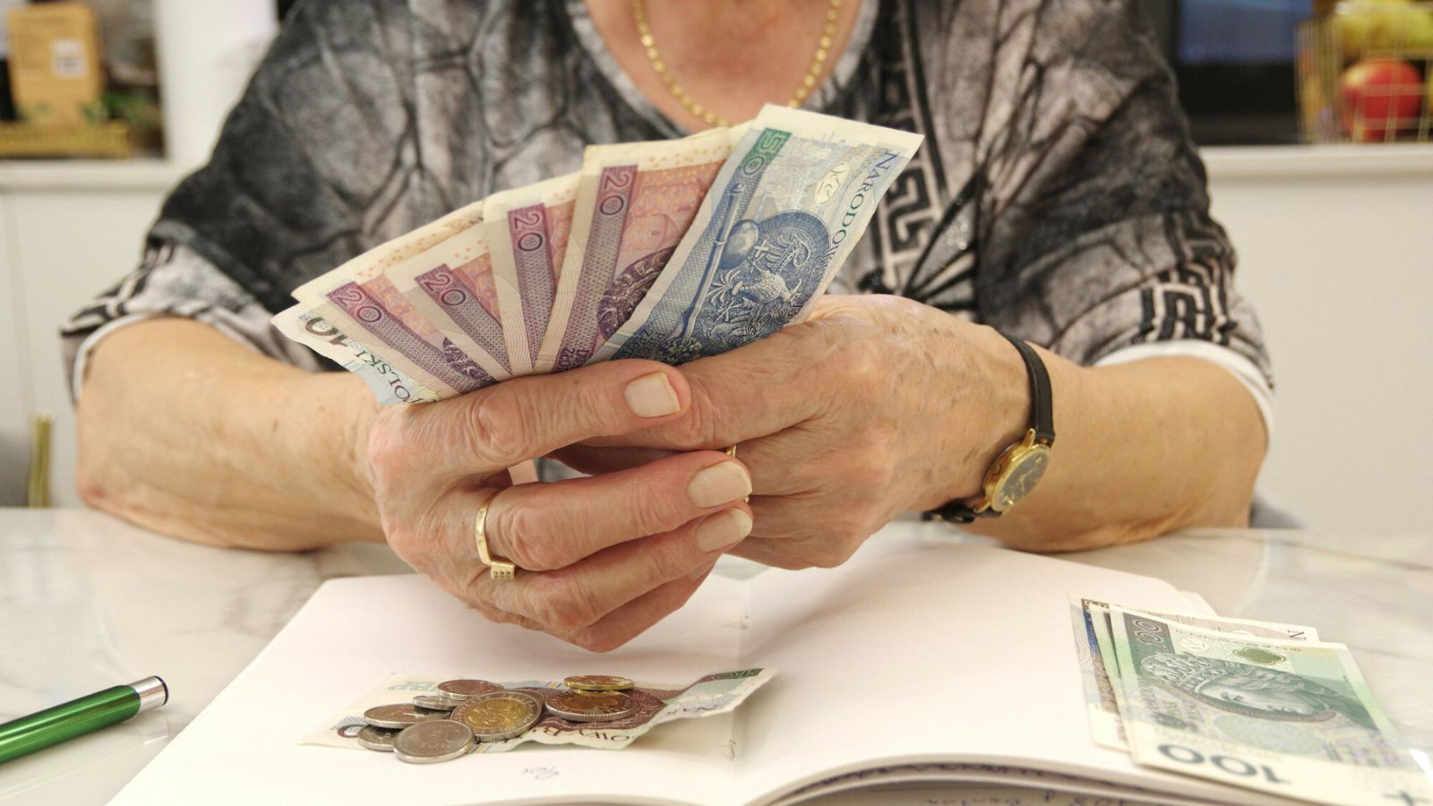 Renta wdowia do zmiany. Takiej kwoty "na rękę" mogą oczekiwać seniorzy od 1 marca