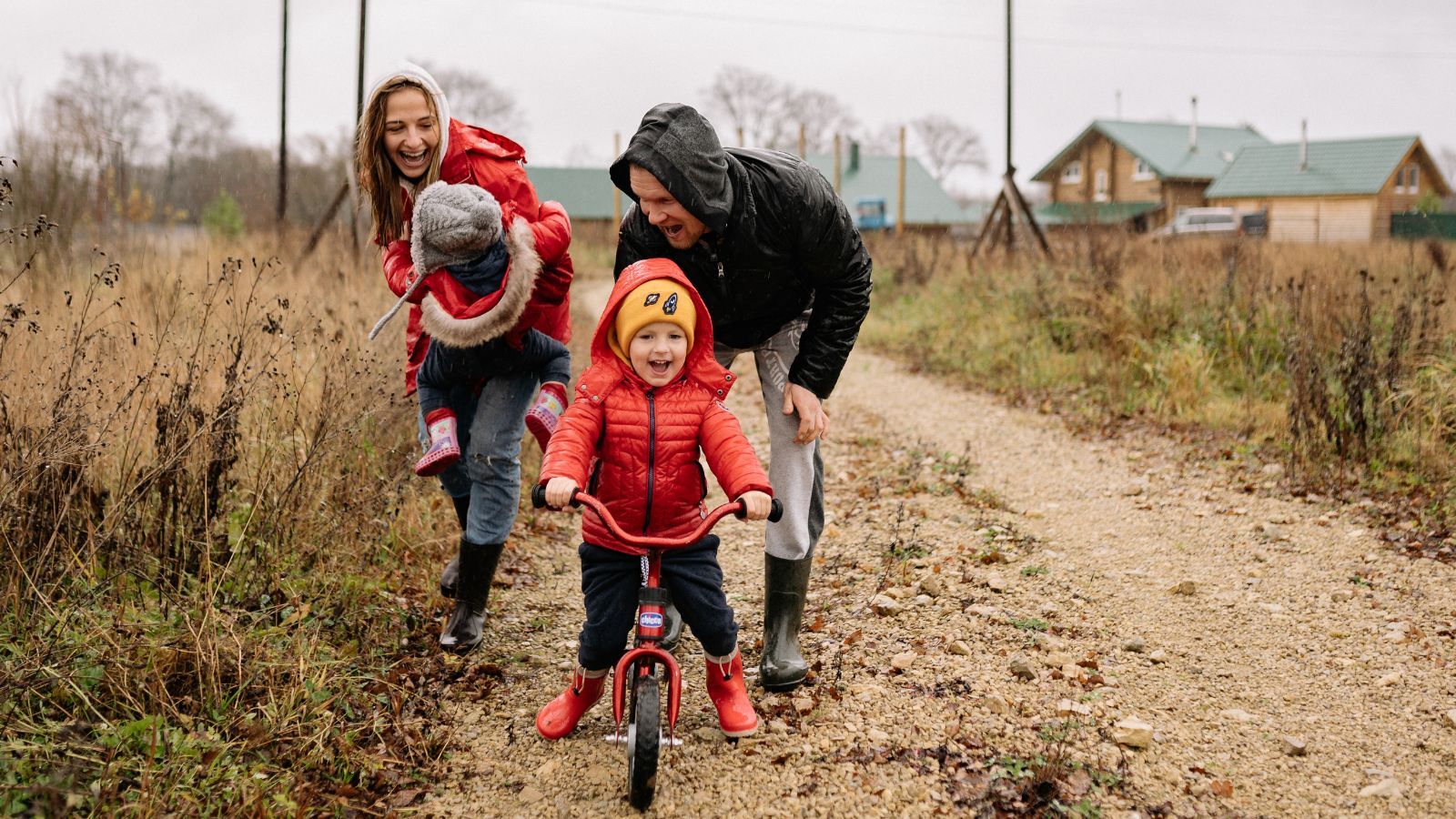 Podwójne 800 plus trafi na konta Polaków. ZUS ma niespodziankę dla tej grupy rodziców