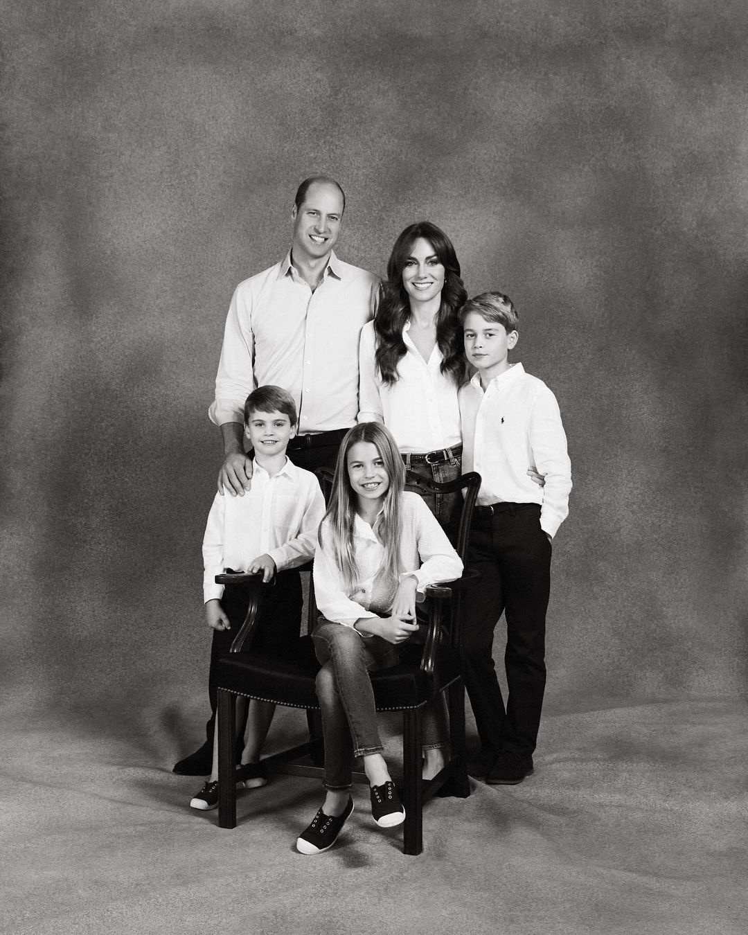 rodzina królewska, czarno-białe zdjęcie Williama i Kate, rocznica, znaczenie