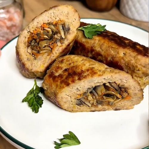 Zawijam wszystko w papier do pieczenia i układam na patelni. To danie smakuje jak z restauracji