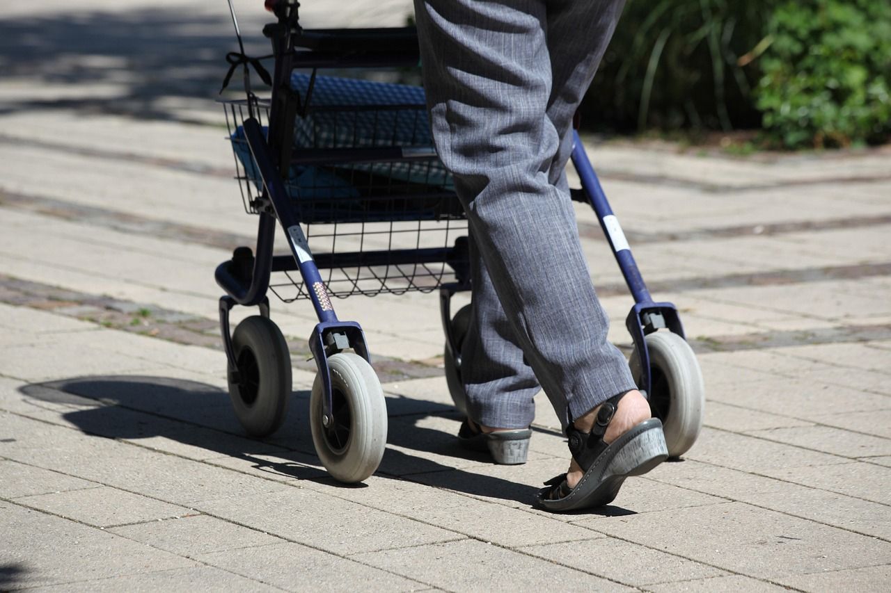 rollator-3480878_1280.jpg