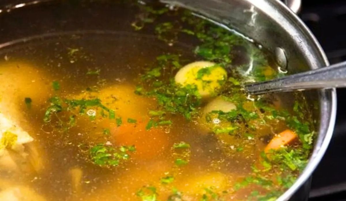 Przepis na rosół na stawy i odporność. Najlepszy jesienią