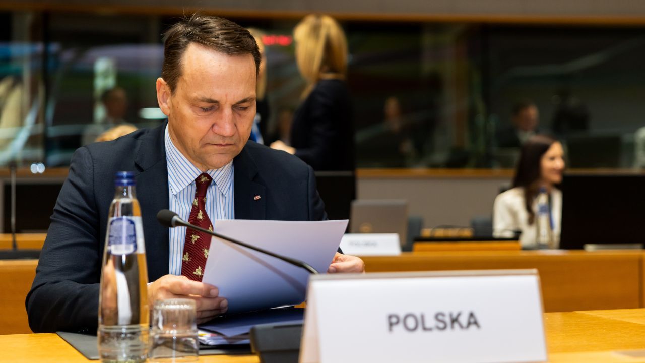 Brytyjczycy ujawniają telefon R. Sikorskiego do Białego Domu