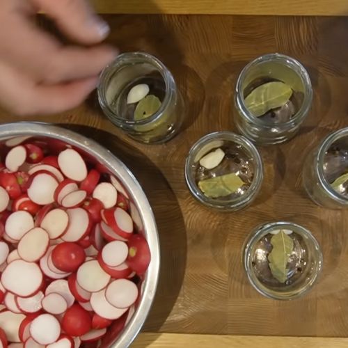 Przepis na marynowaną rzodkiew. W sam raz do kanapek