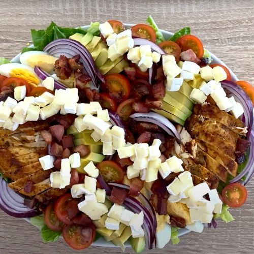 Podsmażam kurczaka i dorzucam te składniki. Sałatka syci, aż miło i smakuje jak marzenie