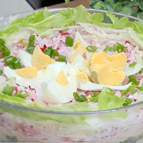 Przygotujesz ją w 15 minut. Ta sałatka z rzodkiewką to hit nad hity