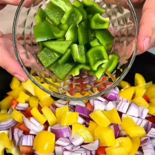 Sałatka z cukinii na zimę. Prosty przepis na pyszne przetwory