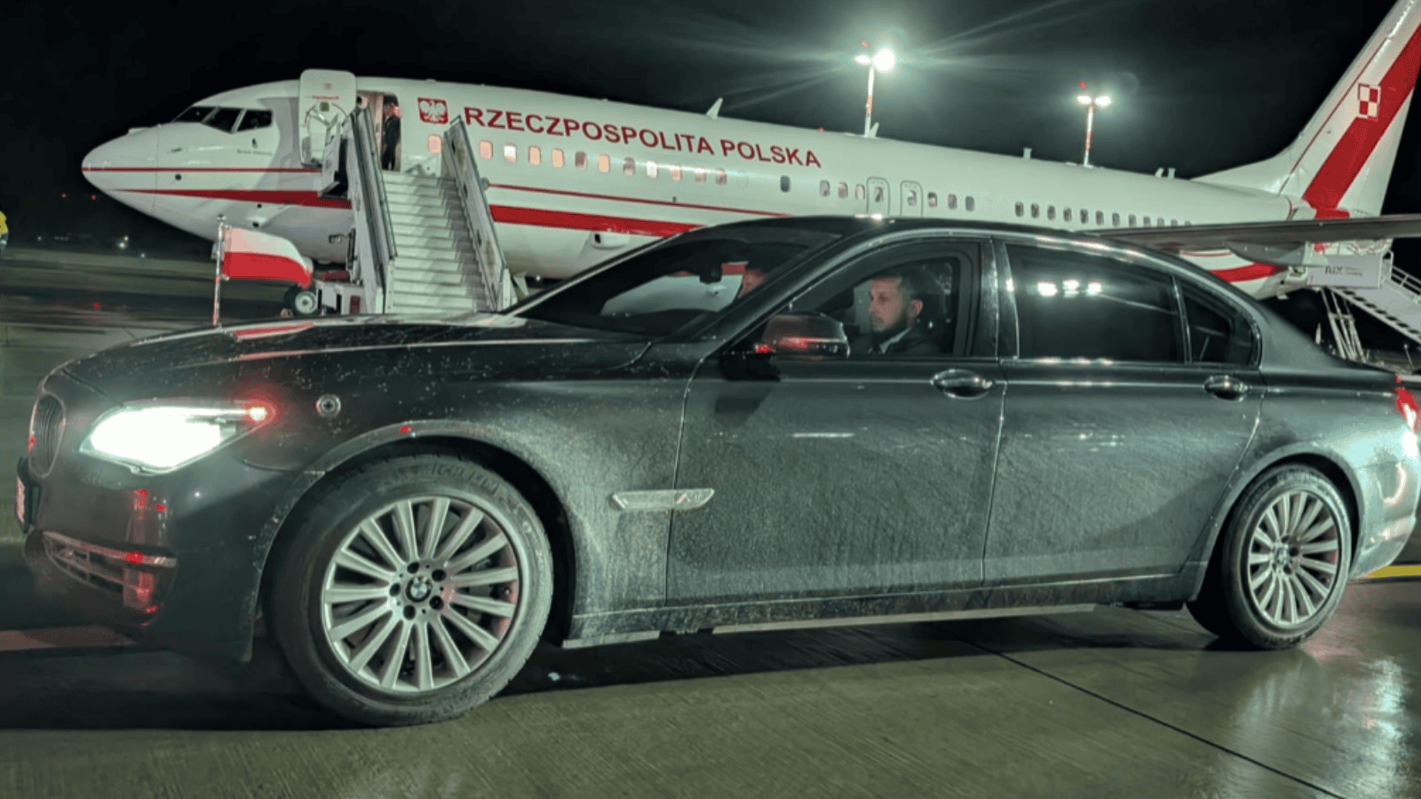 Dwa zdjęcia z wizyty Nawrockiego wywołały burzę w sieci. MSZ odpowiada