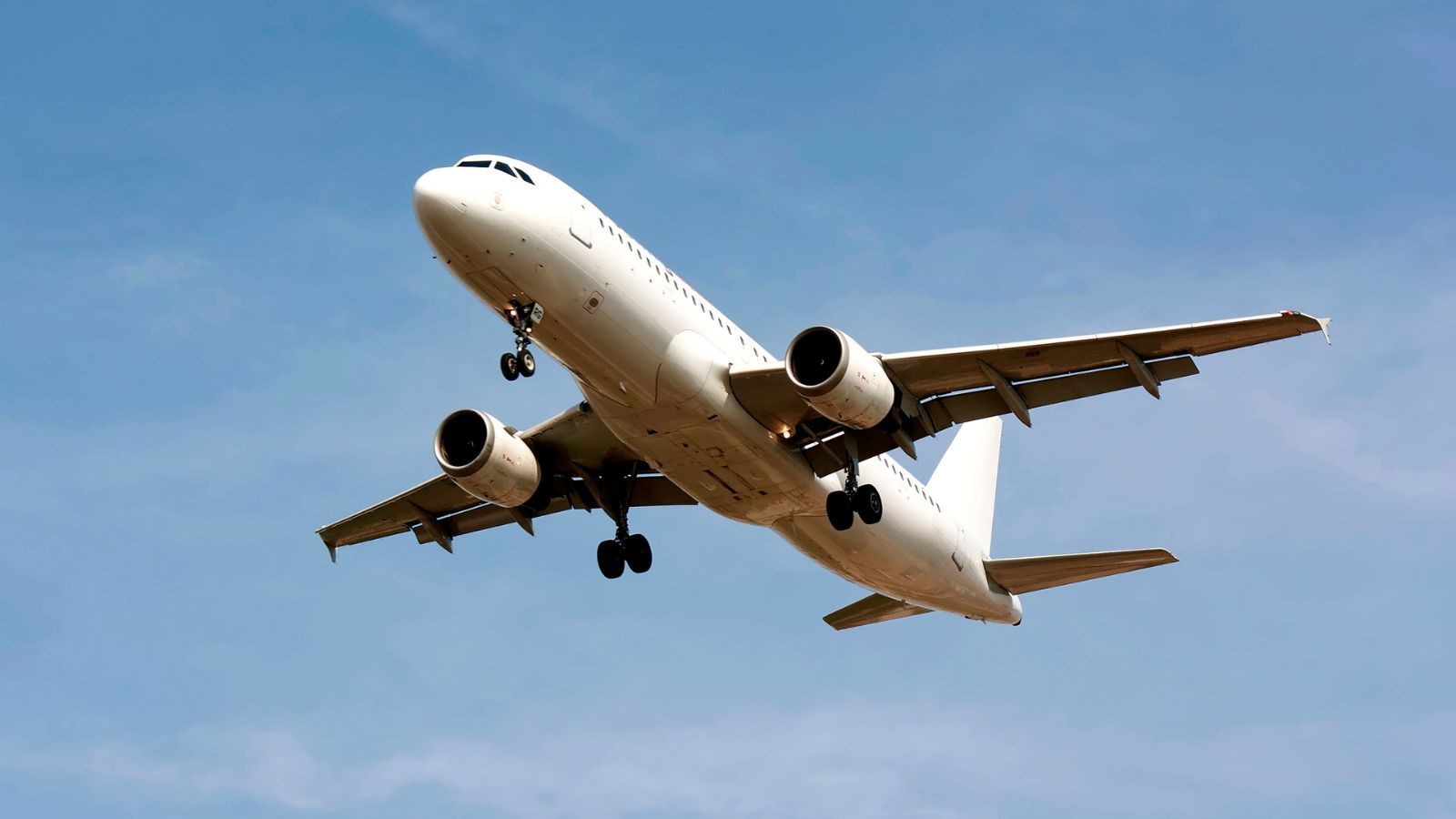 8 popularnych linii lotniczych nagle wydało zakaz. Te urządzenia są teraz zabronione