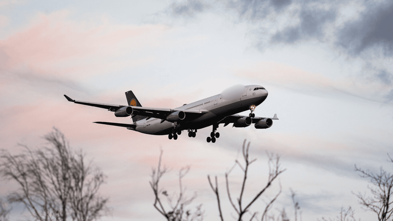 Napięcie na pokładzie i wyłączone telefony. Kulisy trudnego lądowania