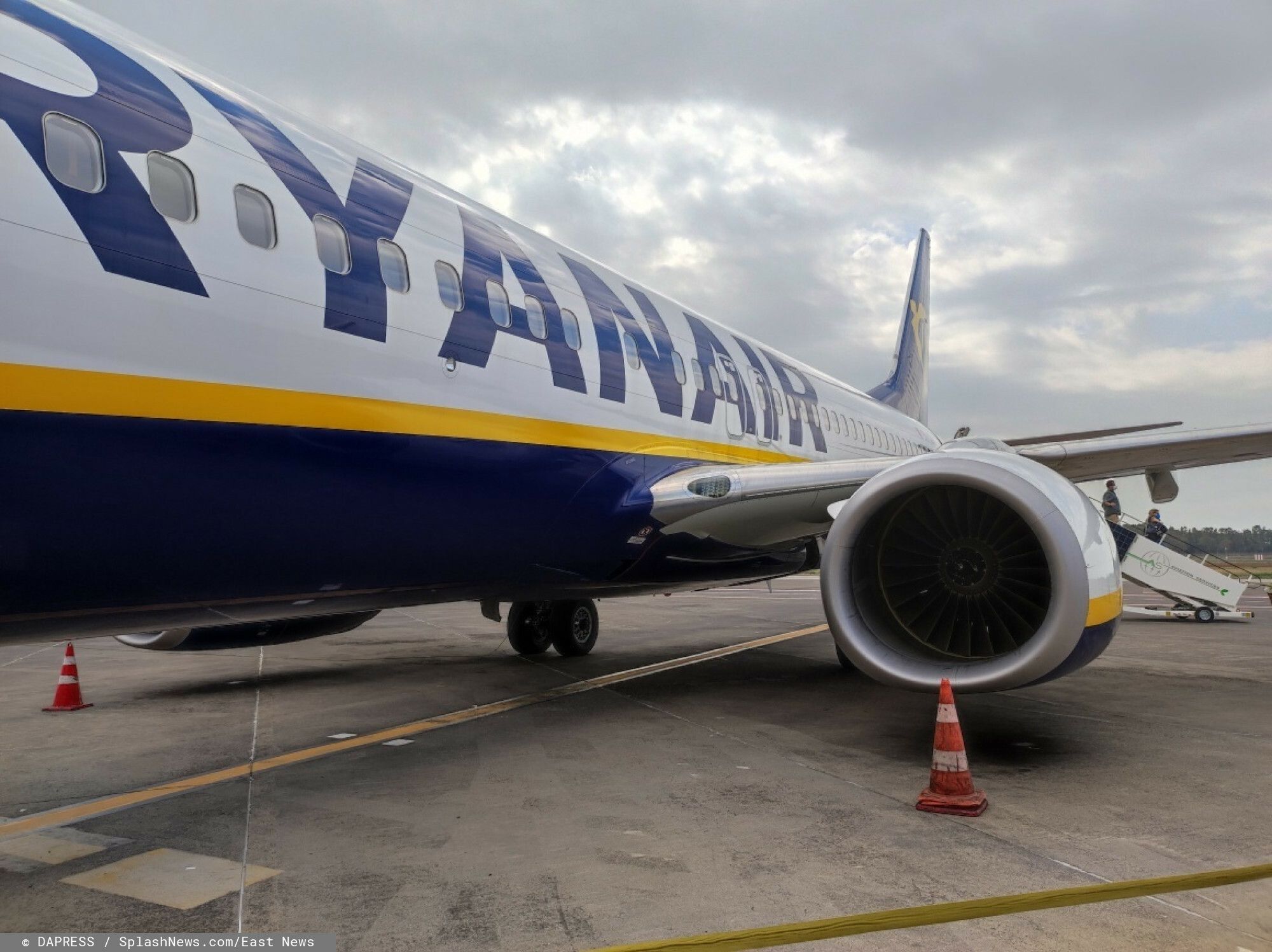 Nowa opcja w Ryanair. Rezerwując bilet, zapłacisz tylko połowę ceny. Jest w tym ukryty haczyk