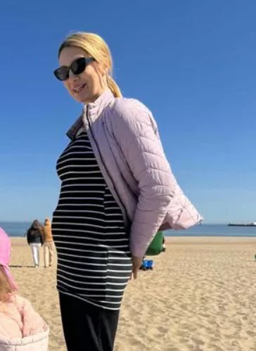 Była gwiazda TVN24 jest w ciąży. Jej mąż to doradca czołowego polityka w kraju