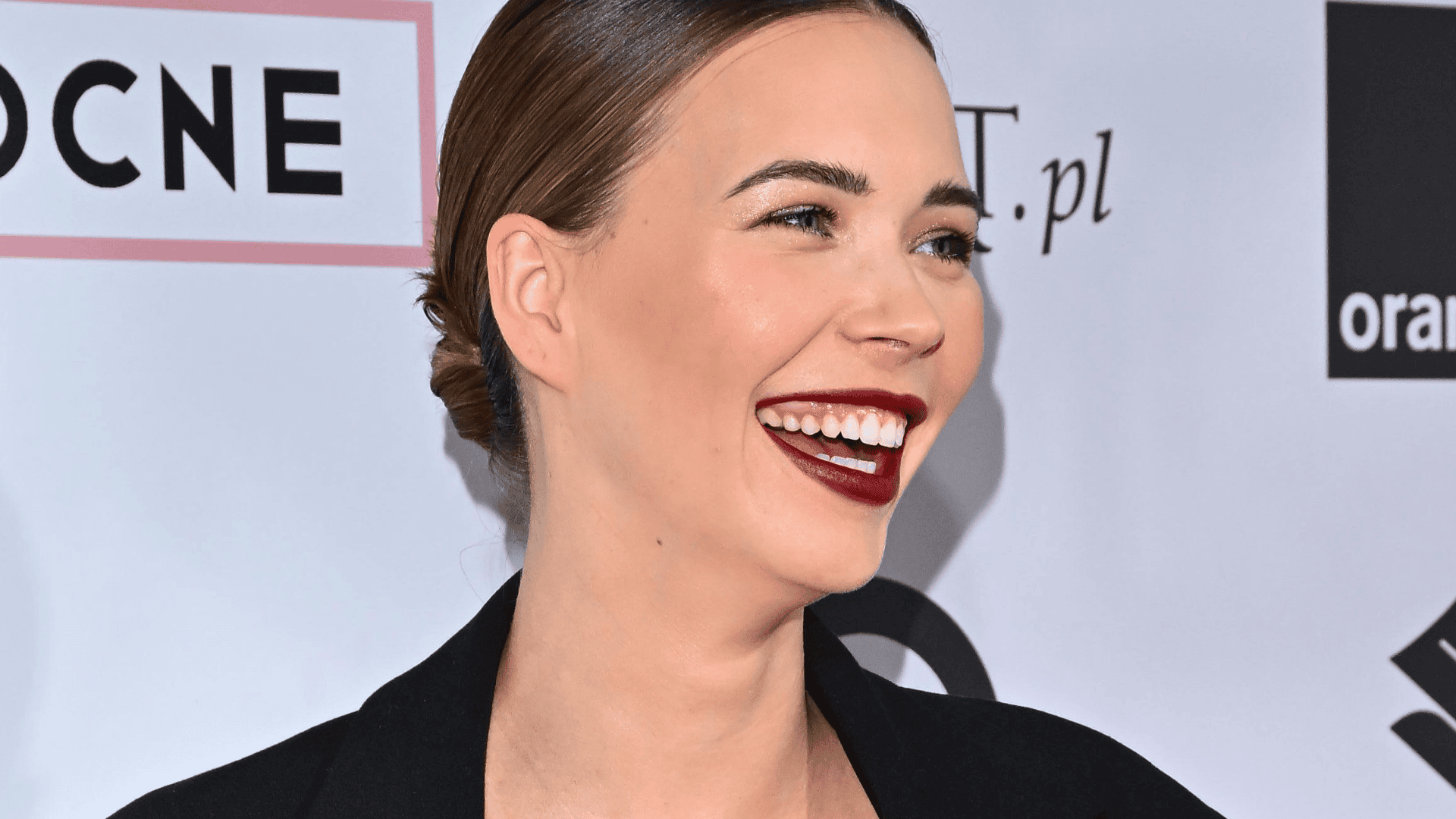 Wyraźnie rozbawiona Kubicka przerwała milczenie. Pokazała zdjęcia