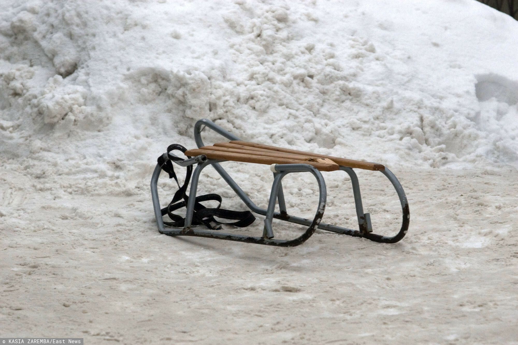 Surowe kary za zabawy na śniegu. Za to policjant nie da pouczenia, od razu wlepi mandat