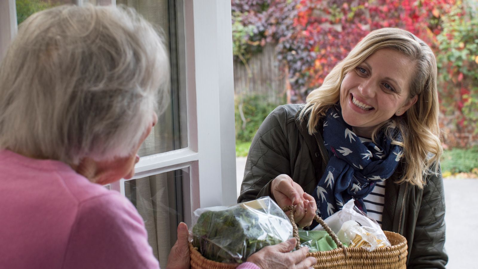 Ktoś parkuje pod Twoją posesją, interwencja policji nie pomoże. Prawo mówi jasno, ale są wyjątki