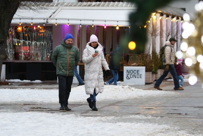 Uwielbiany polski aktor został przyłapany z partnerką. Wyciekły zdjęcia