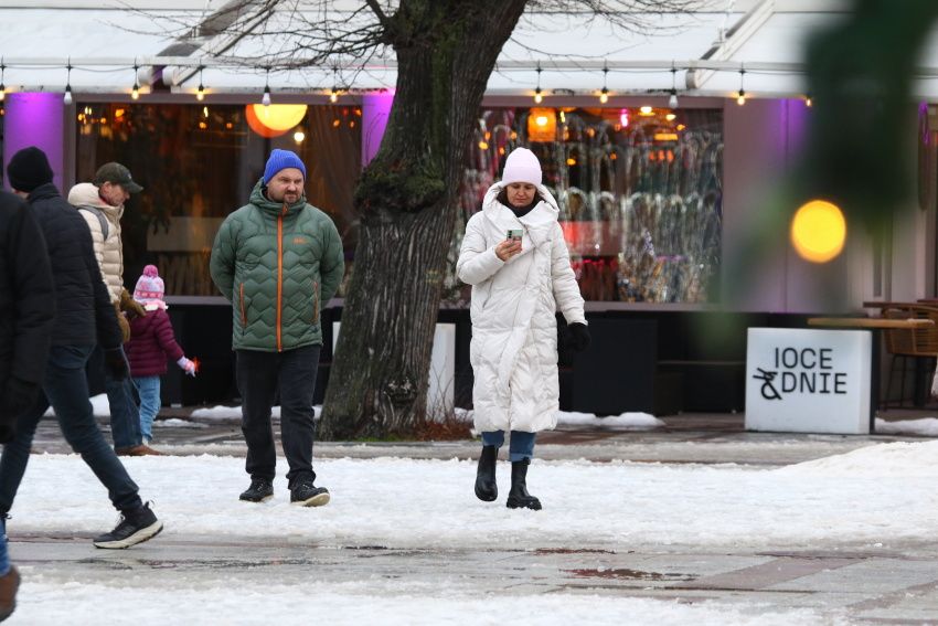 Uwielbiany polski aktor został przyłapany z partnerką. Wyciekły zdjęcia