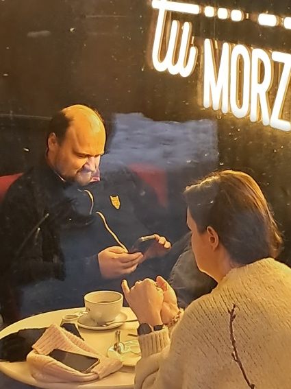 Uwielbiany polski aktor został przyłapany z partnerką. Wyciekły zdjęcia