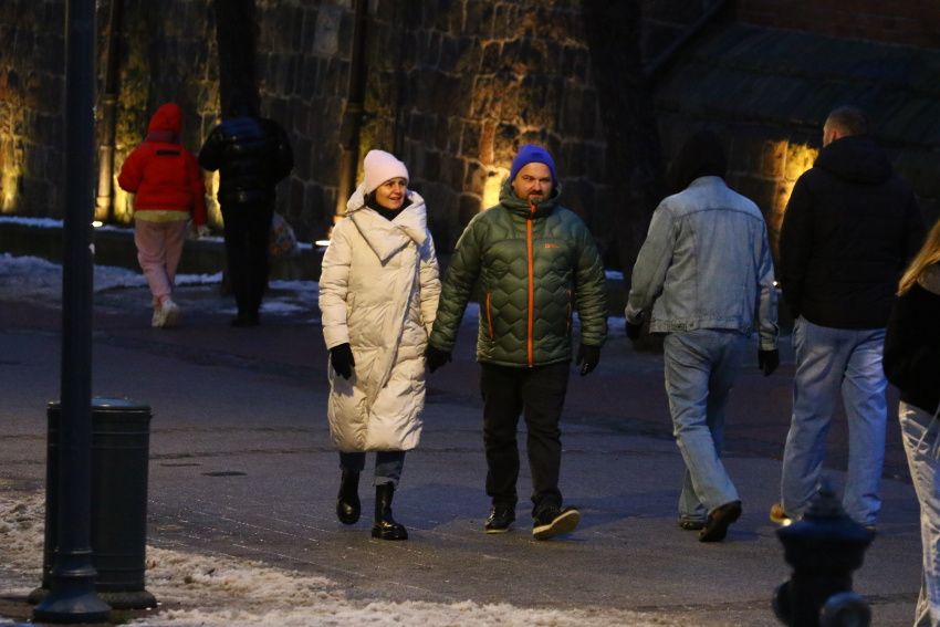 Uwielbiany polski aktor został przyłapany z partnerką. Wyciekły zdjęcia