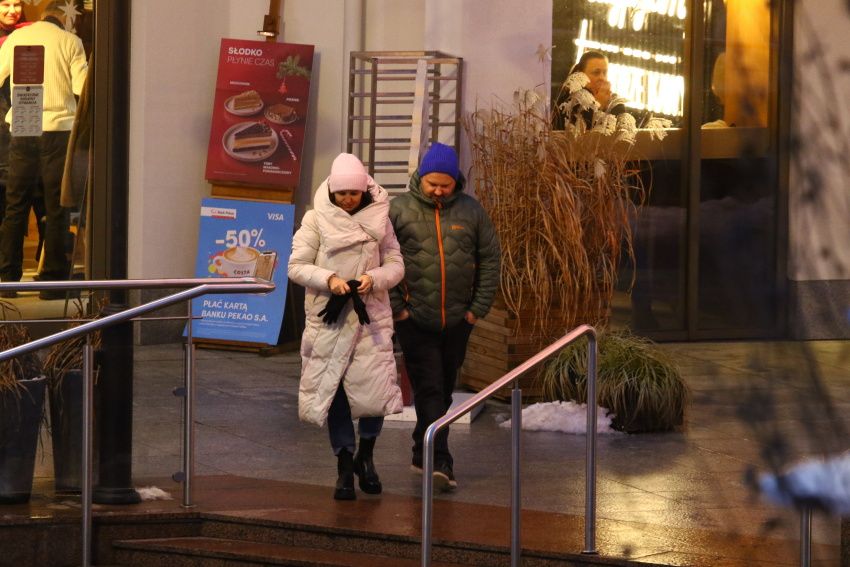 Uwielbiany polski aktor został przyłapany z partnerką. Wyciekły zdjęcia