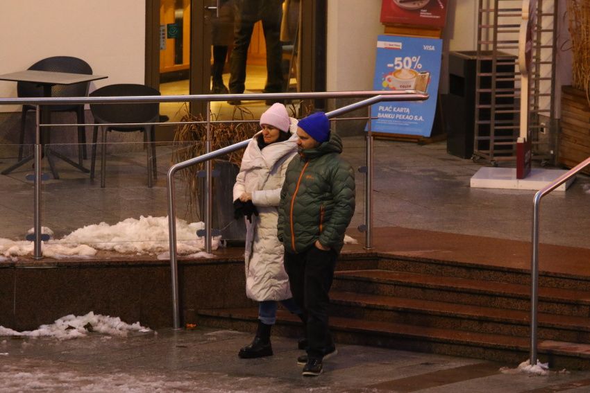 Uwielbiany polski aktor został przyłapany z partnerką. Wyciekły zdjęcia