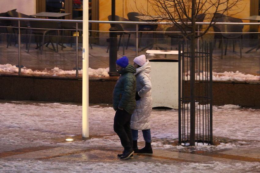 Uwielbiany polski aktor został przyłapany z partnerką. Wyciekły zdjęcia